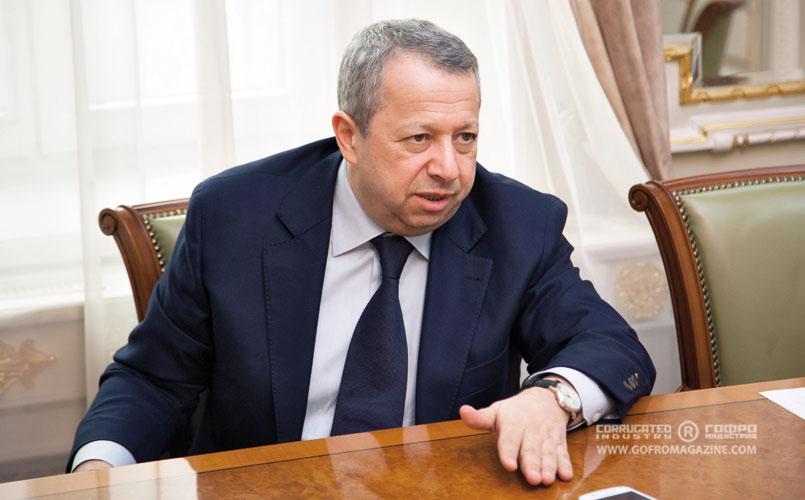 Председатель Совета директоров Группы «Илим» Захар Смушкин: «Мы не можем останавливаться, жизнь продолжается, и нам надо думать о развитии компании»