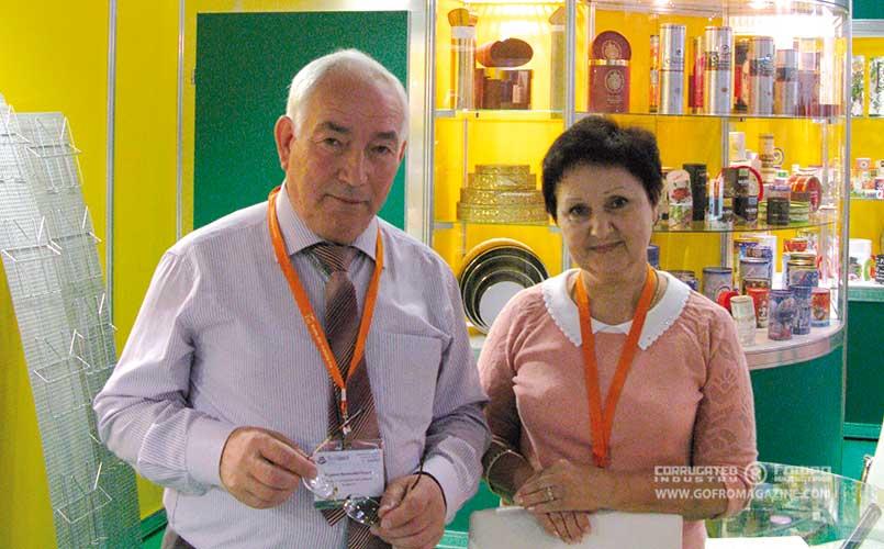 Владимир Озеров, генеральный директор «Яснополянской   фабрики тары и упаковки», и Наталья Озерова, секретарь