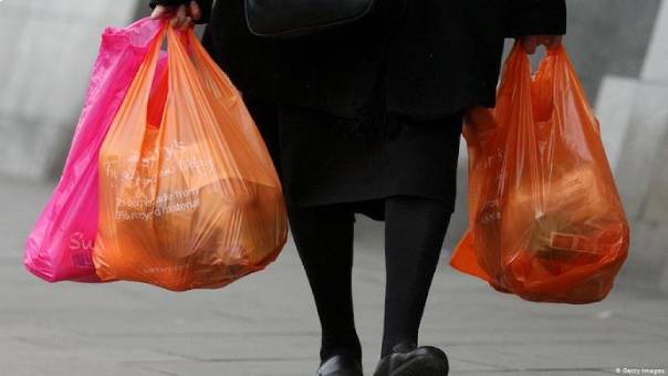 В Украине запретят продавать пластиковые пакеты