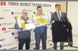 Торжественное вручение «трофея» и форменного «обмундирования» Bobst руководителю гофрокомбината Александру Кушниру и генеральному директору Сергею Говорову