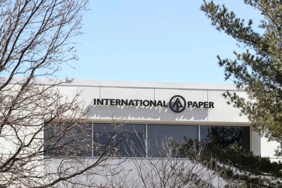 International Paper закриває ще два пакувальні заводи в США