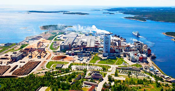 Торжественный запуск машины на заводе METSÄ BOARD в Хухуме